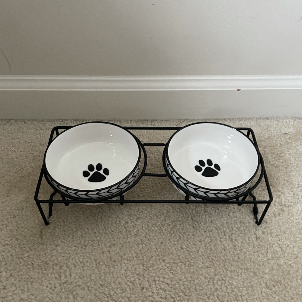 Cat bowls with stand - Picture 3 of 6